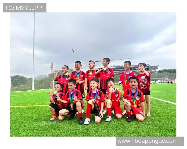 南京足球队荣登全国足球团队协作排行榜第二名展现团队精神与实力