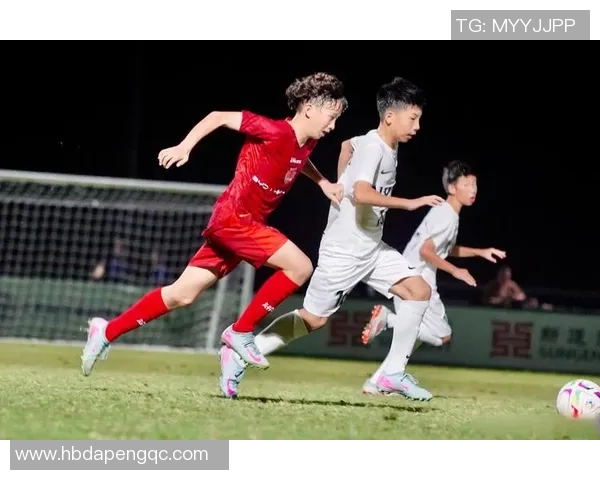 香港足球明星与南京球队激情对决展现足球魅力与友谊之战