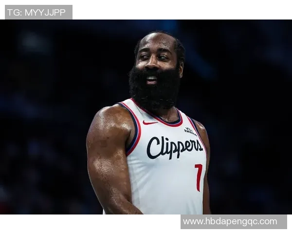 哈登在篮球场上的风采与足球明星的魅力相似之处探讨