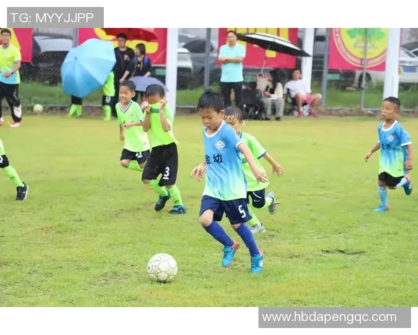 足球明星带球技巧大揭秘模仿视频教你如何提升球技与风格 足球明星带球技巧大揭秘模仿视频教你如何提升球技与风格